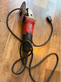 Working 4 1/2” Milwaukee grinder electric corded