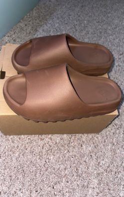 Flax Yeezy Slide Size 9 Men’s $75