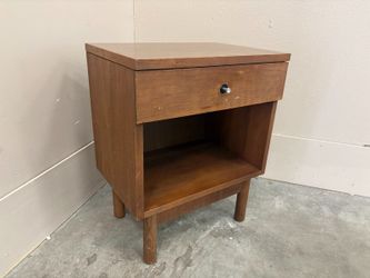 STANLEY Vintage Mid-Century Modern Walnut Nighstand with Drawer