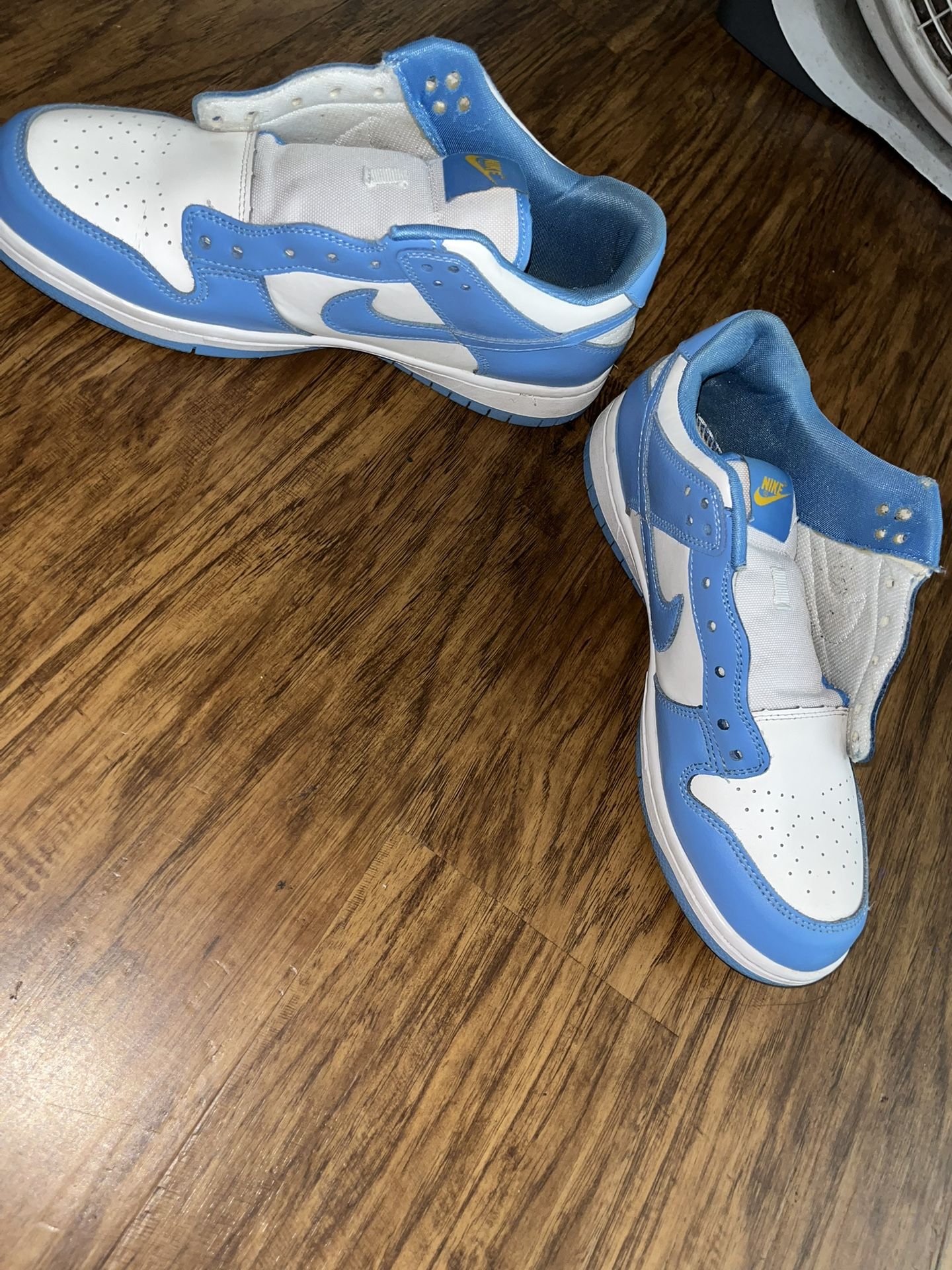 Nike Dunk Low - U.N.C. Model
