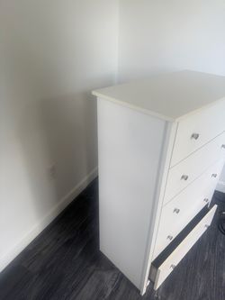 White 5-Drawer Chest Dresser
