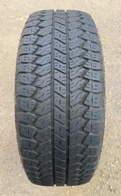 Bridgestone 275/60/20 (1) Tire