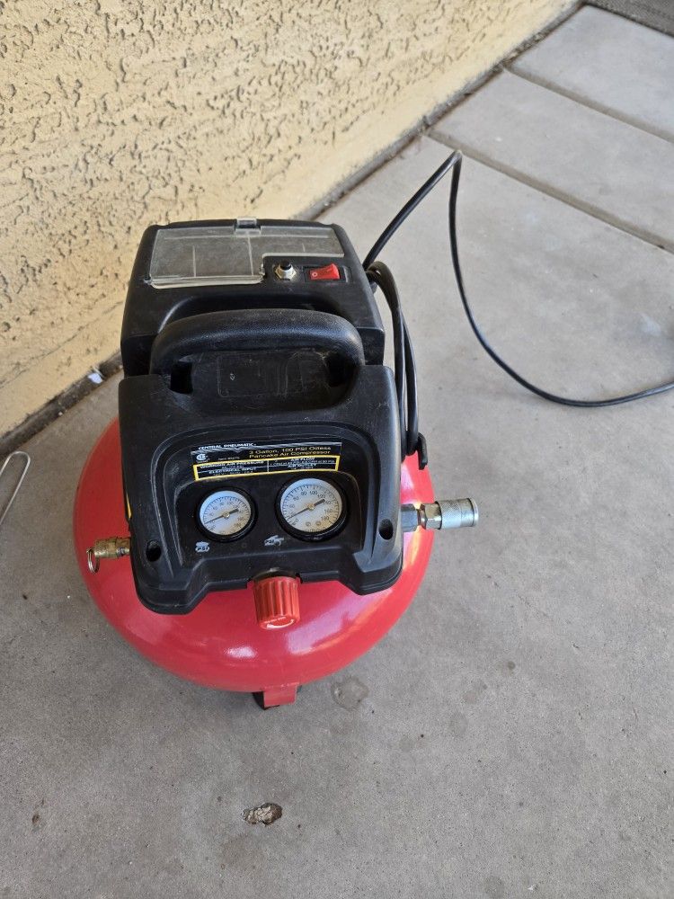 Central Pneumatic Air Compressor 3 gal. 1/3 100 PSI Oilless Pancake