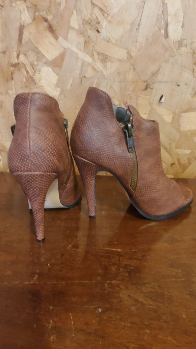 Brown Size 7 Michael Antonio Peep Toe Heeled Booties