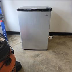 Haier Mini Fridge