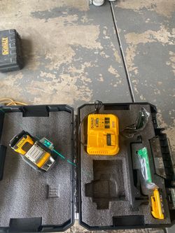 DeWalt Green Beam Laser Level Kit