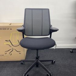 BRAND NEW HUMANSCALE DIFFRIENT SMART CHAIR ADJUSTABLE ARMS & SEAT DELIVERY AVAILABLE 