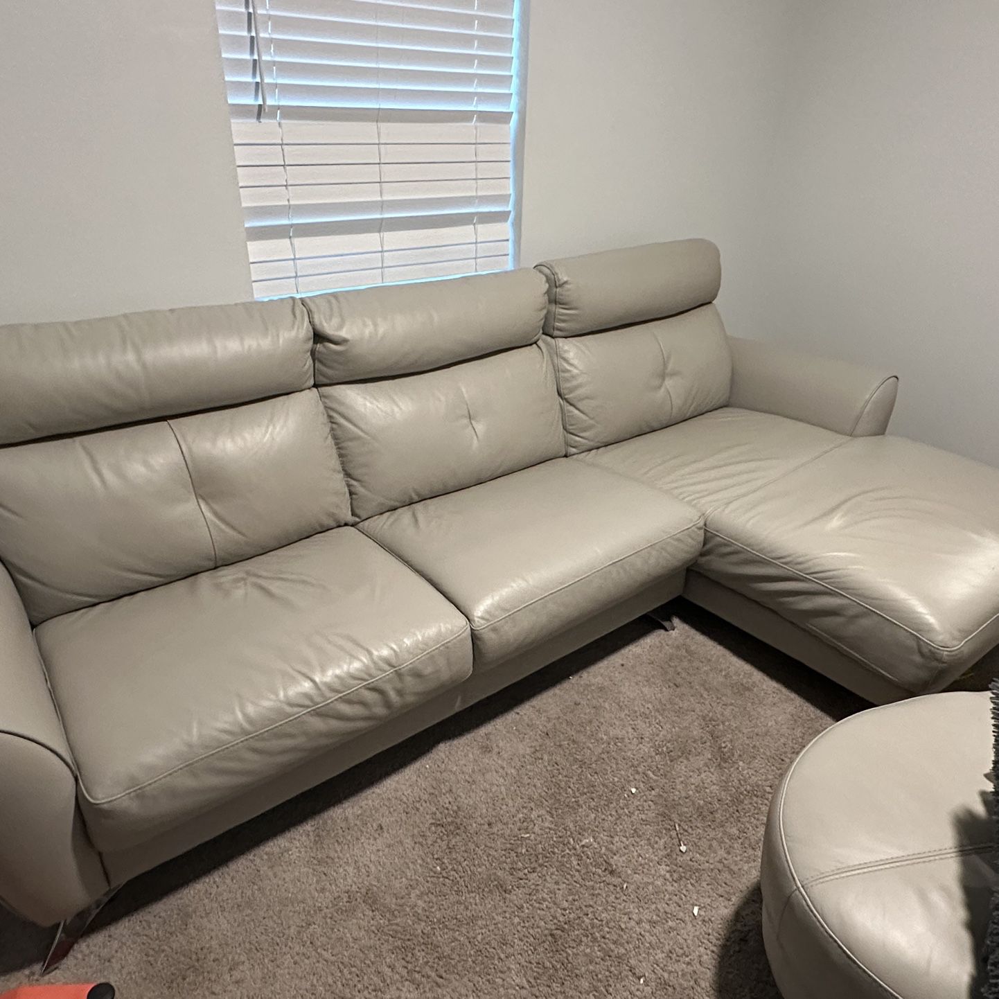 🛋️ For Sale: White Leather Couch Set with Matching Chair and Ottoman 🛋️