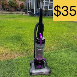 VACUUM BISSELL POWERFORCE HELIX BAGLESS (RETAILS $60+, SELLING FOR $35)