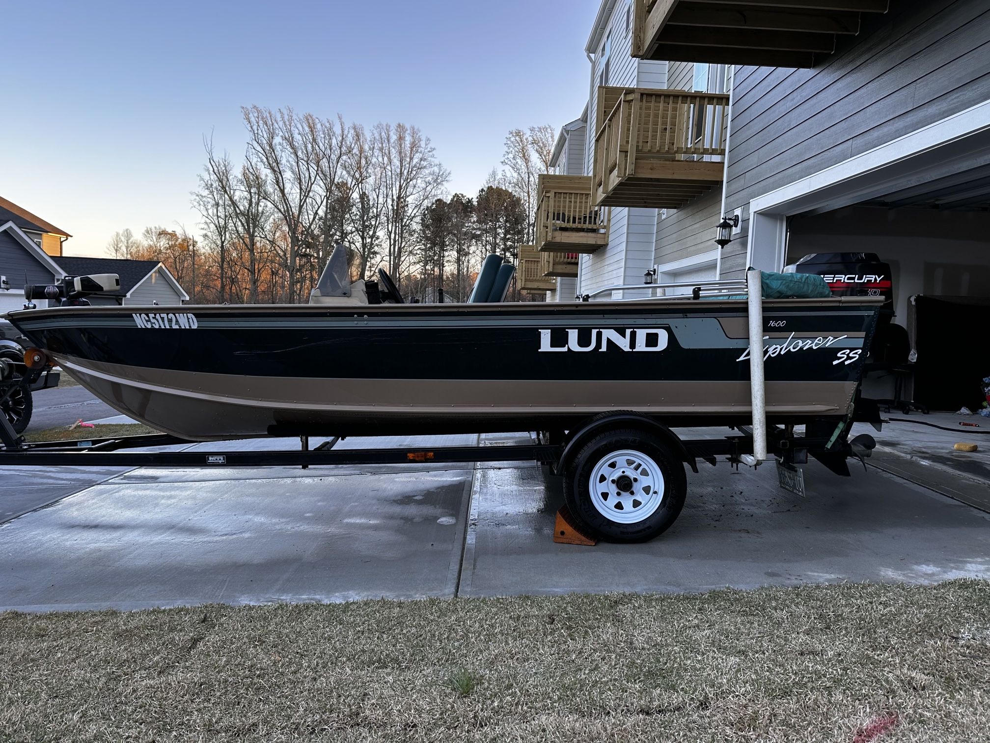 Lund 16 Ft Bass Boat