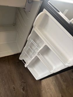 frigidaire Mini fridge