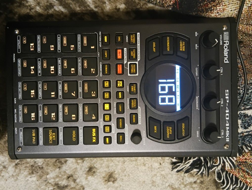 Roland SP-404 MkII Creative Sampler and Effector w/ 32GB SDHC card limit & Cable