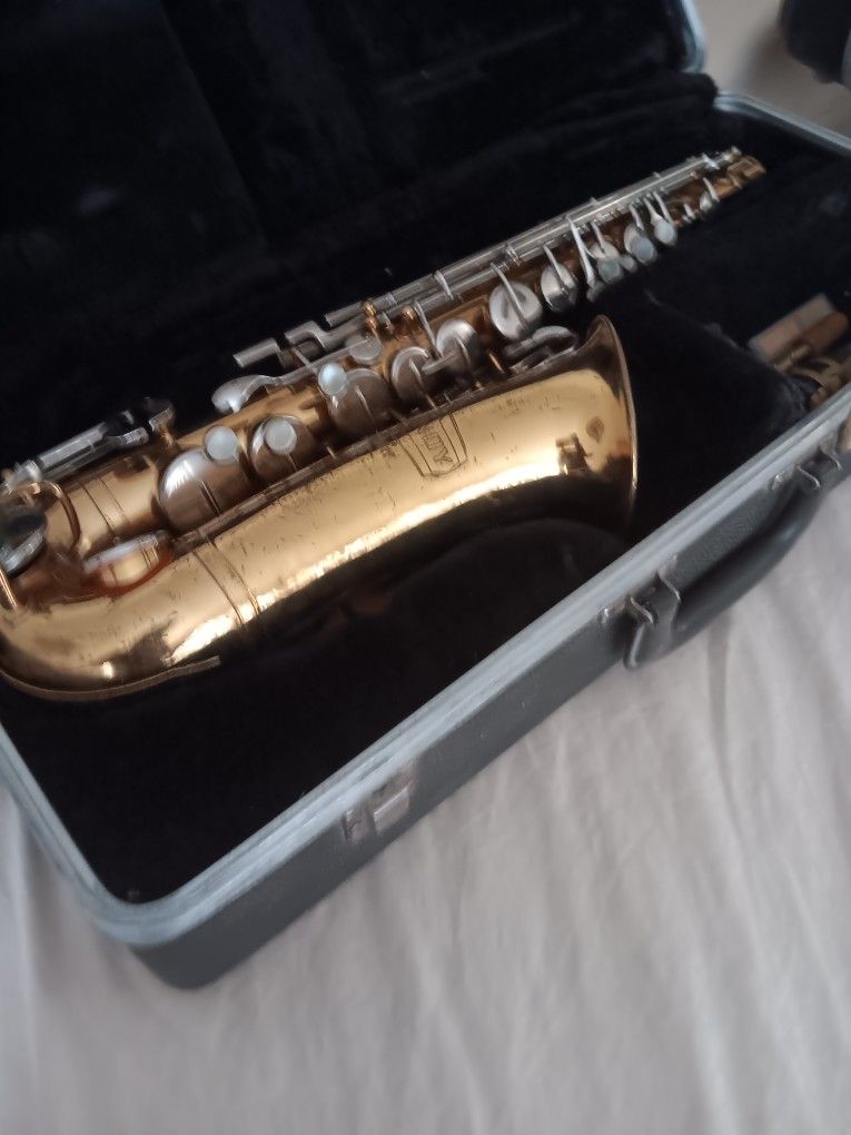 Saxophone 