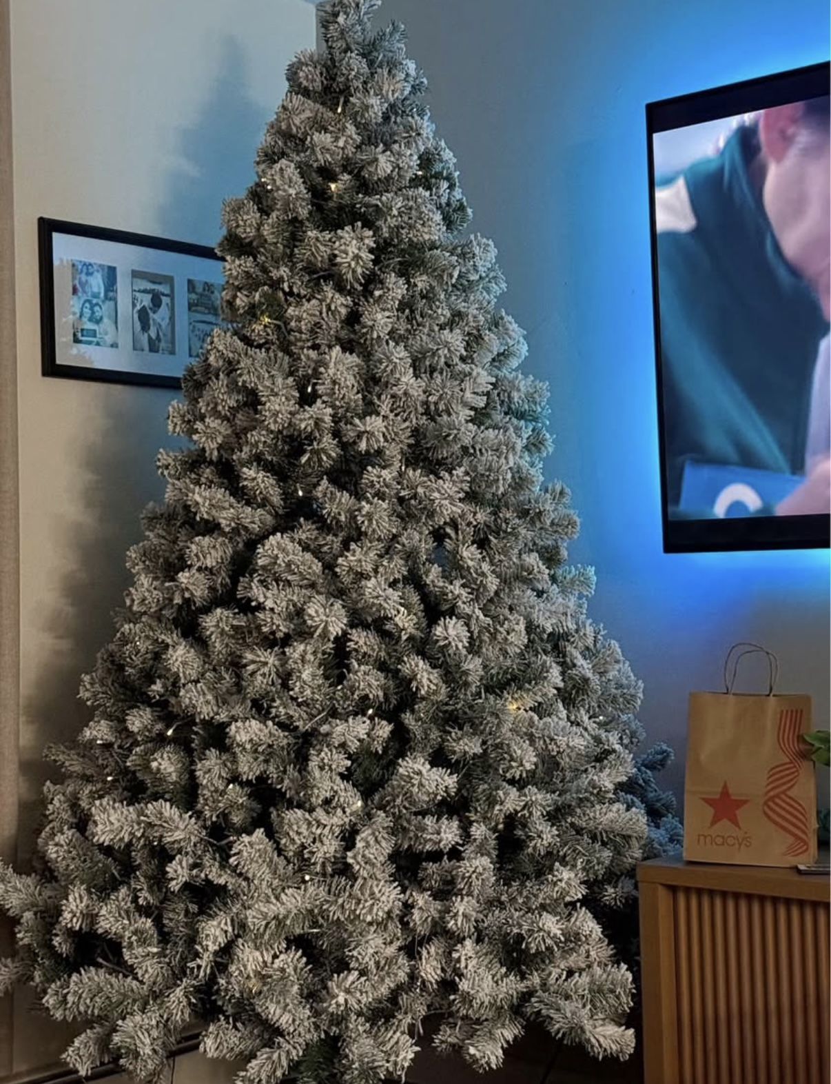 7.5ft Christmas Tree With “snow”