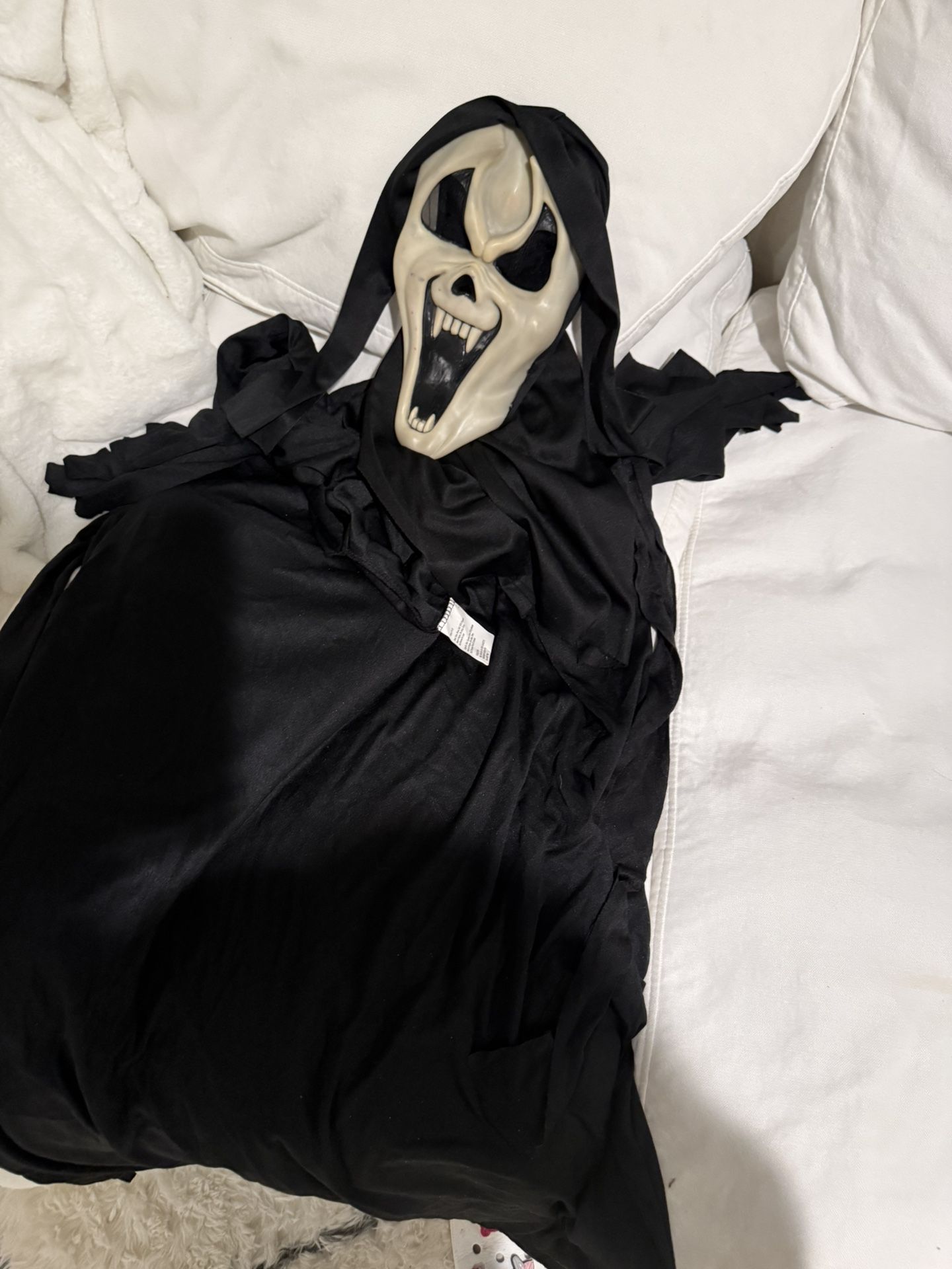 Scream Easter Unlimited Inc ghost face mask . XL 14-16 Works For Adults Too