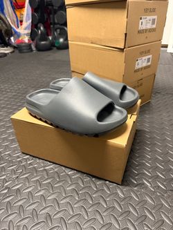 Yeezy slides Granite 3 with box