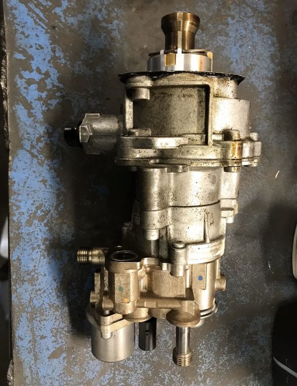 20112015 BMW N55 E70 E82 E90 F30 Vacuum Pump High pressure Fuel Pump