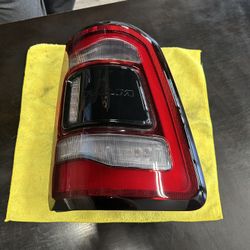New Genuine Ram 1500 Taillight Lamp Assembly Right (2019-2024) OE (contact info removed)2AH