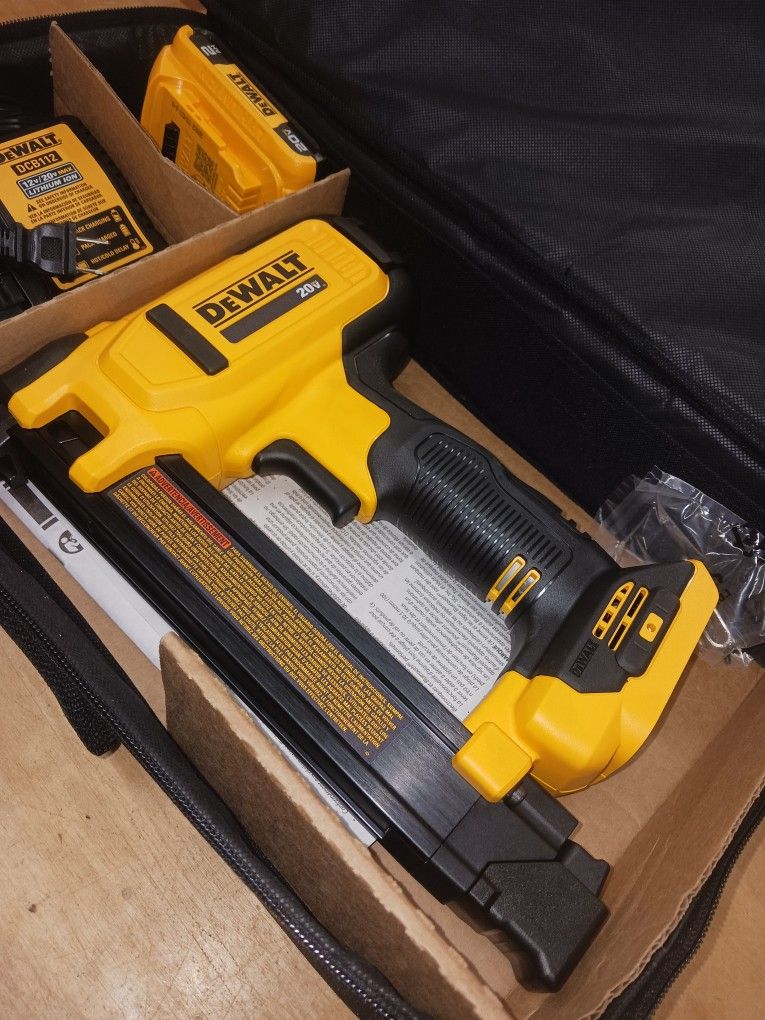 DewaltDCN701D1 20V MAX* Cordless Cable Stapler Kit for Sale in Plum, PA OfferUp