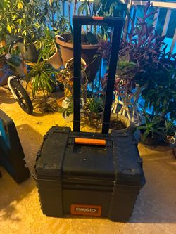 RIDGID Rolling Tool Box