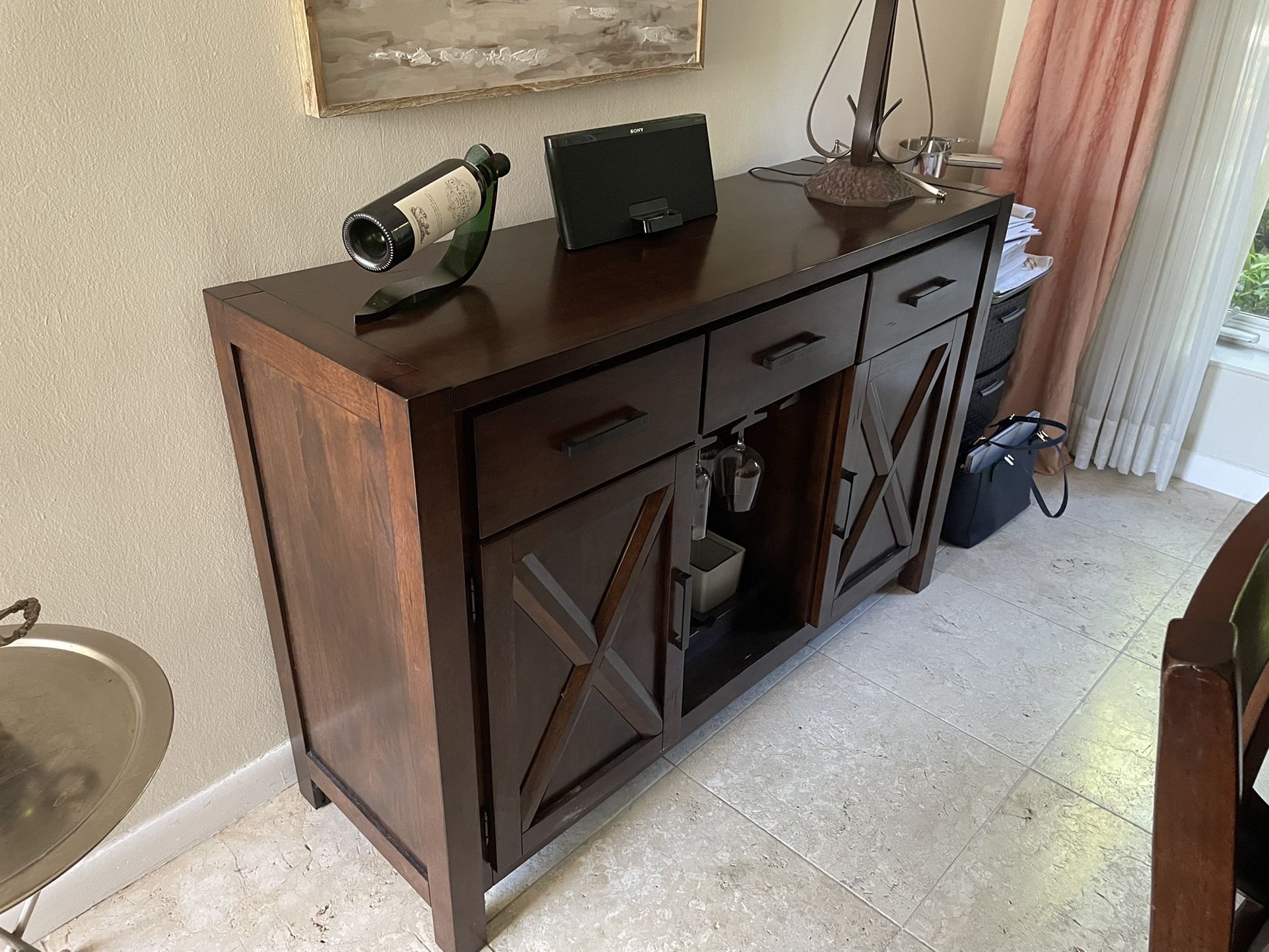 Acorn Cottage Server/Bar Rooms To Go