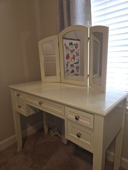 Kid's Vanity Table