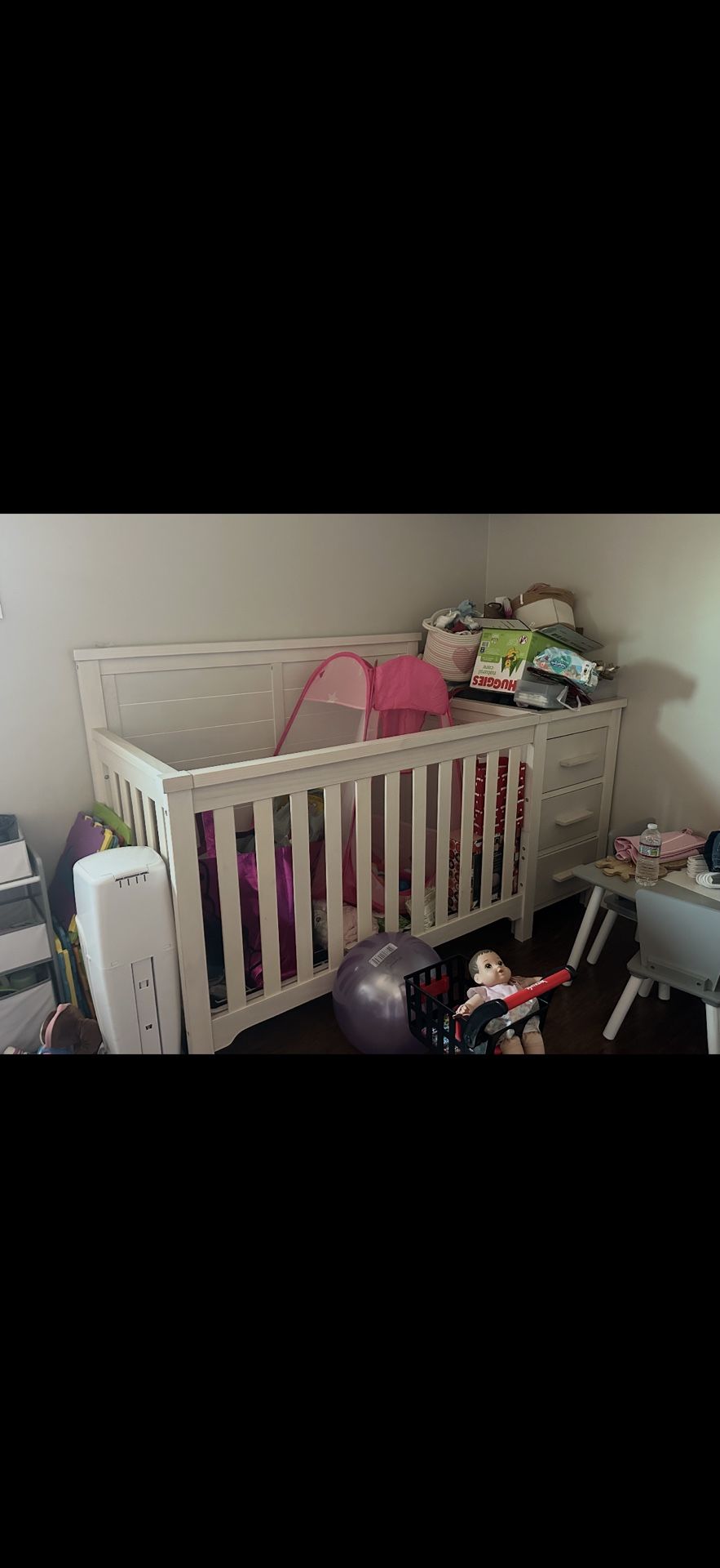 Crib With Changing Table & Drawers