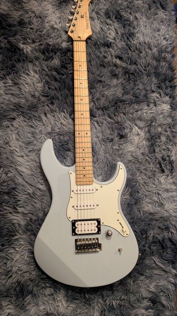 Yamaha Pacifica Electric Guitar Set with Amp and Effects Processor