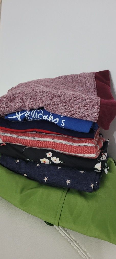 6 Shirts, 1 Legging And 1 Spring Jacket. Large Size Women
