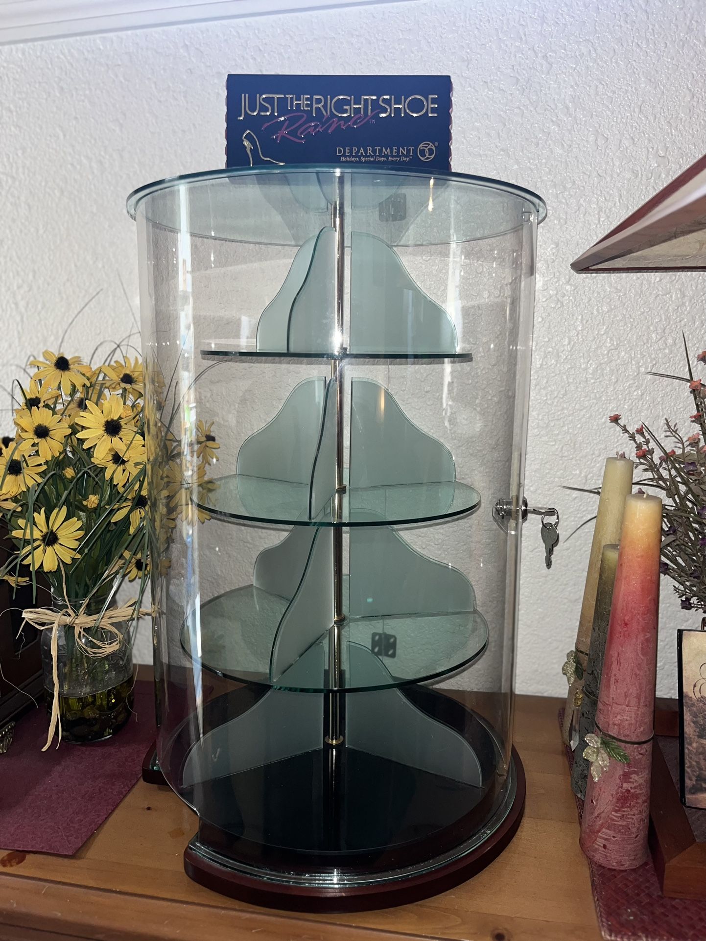 Locking Carousel Cabinet