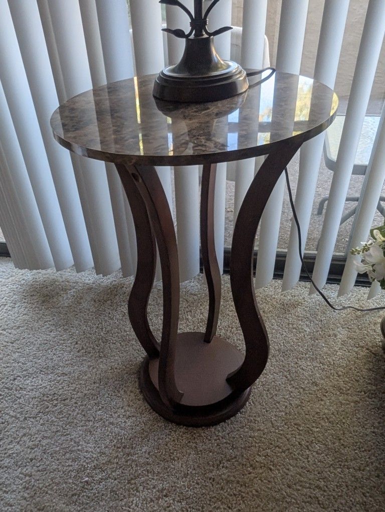 Small Round Display/Entry Table