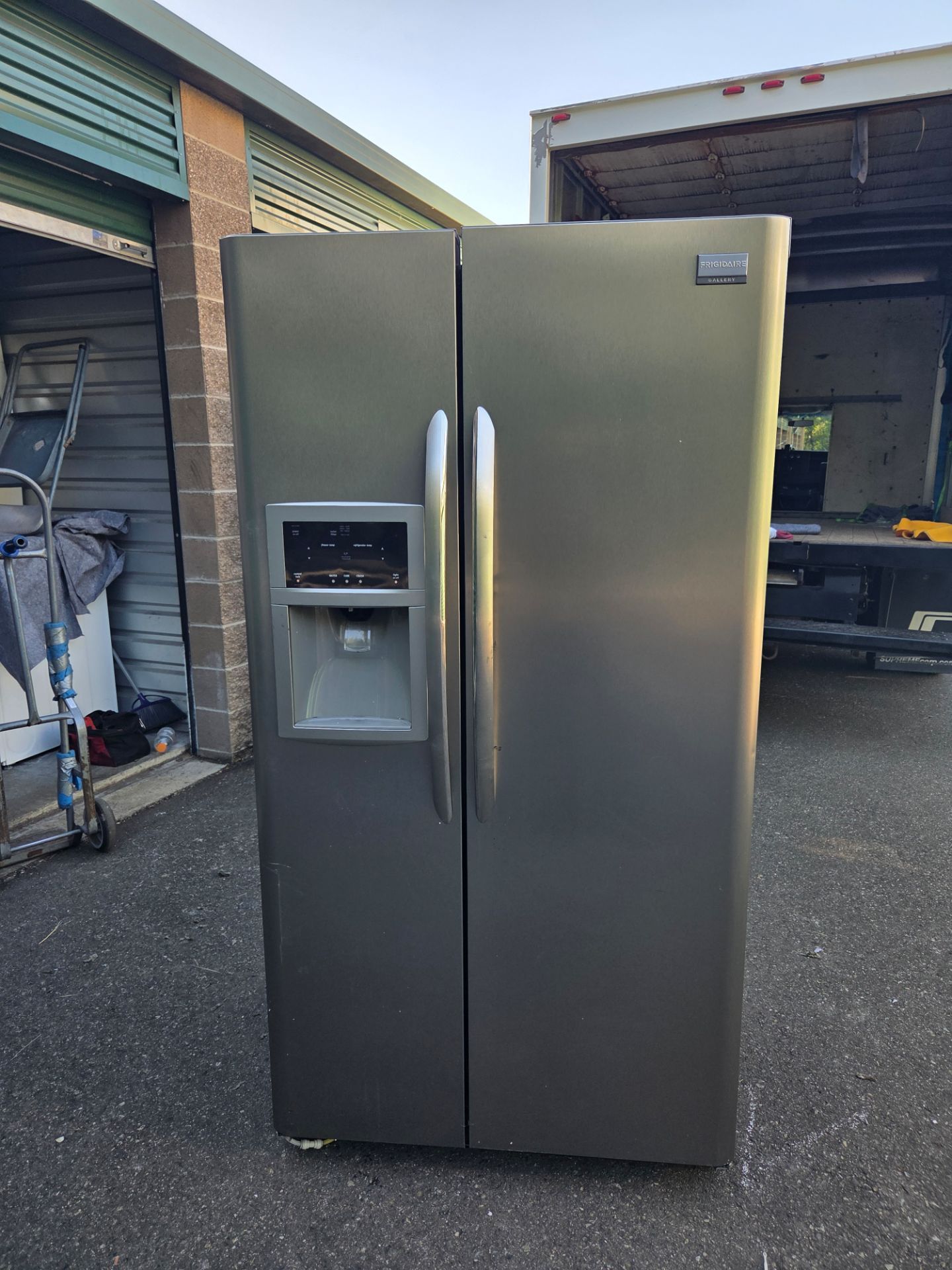 Frigidaire refrigerator 2 doors stainless steel 36"wide
