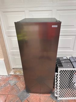 Vissani 7 cu. ft. Convertible Upright Freezer/Refrigerator