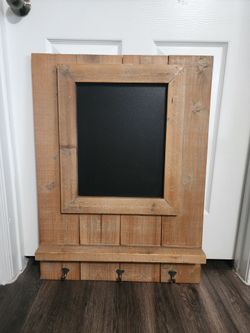 Wood key hanger with chalk board