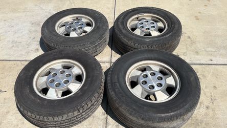 Chevy truck 6 Lug 16 Inch rims and old tires Fits Tahoe, Suburban, GMC