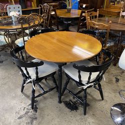 Round Dining Table 