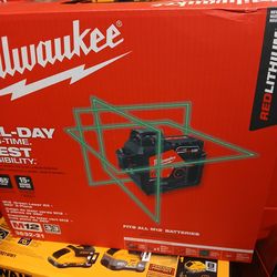 Milwaukee new laser 360 degree 12M Battery and charger