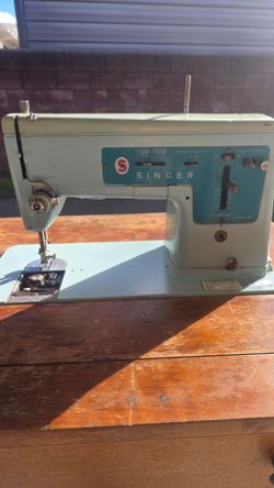 Sewing machine singer