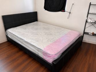 🛏️ Queen Size Bed Frame & Mattress Set – Great Condition