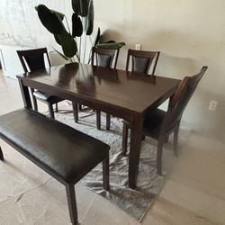 DINING TABLE AND 4 CHAIRS AND BENCH 