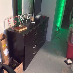 6-Drawer Dresser