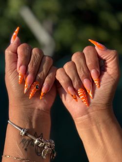 Custom press ons
