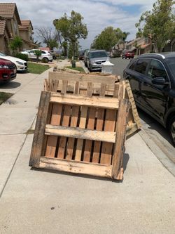 FREE WOOD PALLETS