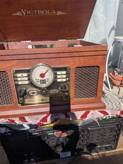 Bluetooth  record player all in one. Victoria nostalgic