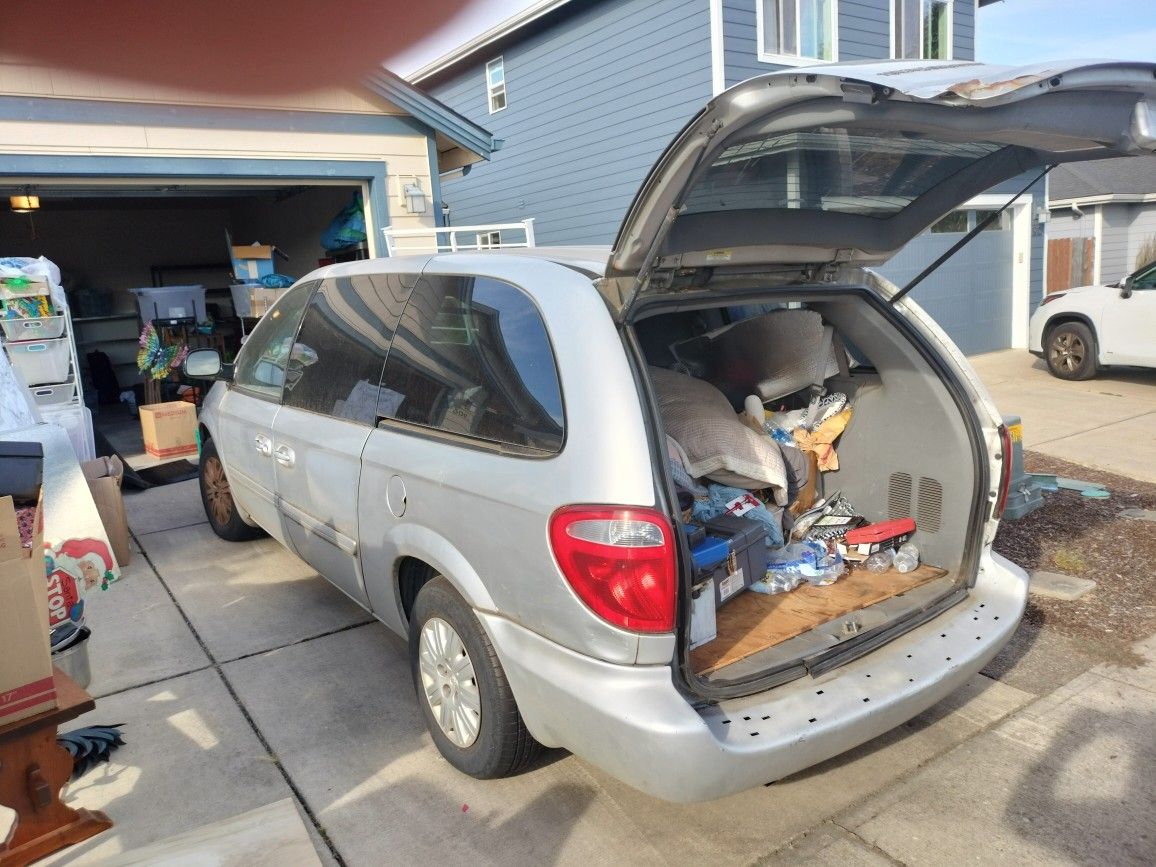 2007 Chrysler Mini Van 