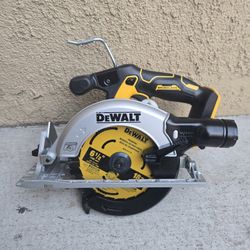 Dewalt 20v Circular Saw Brushless XR  6 1/2 Includes Blade  Brand New Tool Only 