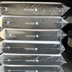 Nectar Mattress.     Nectar Premier Queen Size  - 13" Memory Foam Mattress