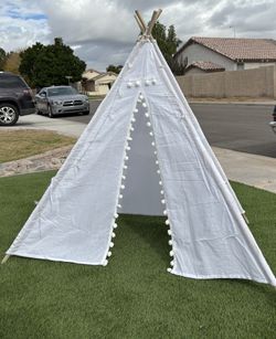 Brand New Tent Kids Teepee Tent - With Lights