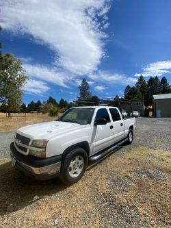 Se vende titulo limpio troca de trabajo 7800 a tratar año 2004 Chevrolet Silverado 1500 4X4