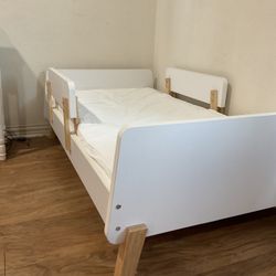 Toddler bed 